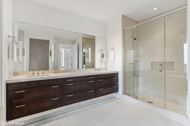 Building Photo - 118 E Erie St