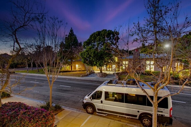 Building Photo - 2 Bedroom Townhome with Bonus Office in San Marcos