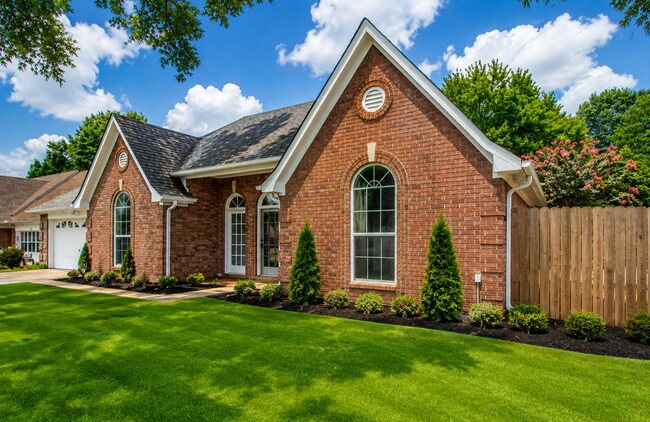 Building Photo - 5624 Annandale Dr