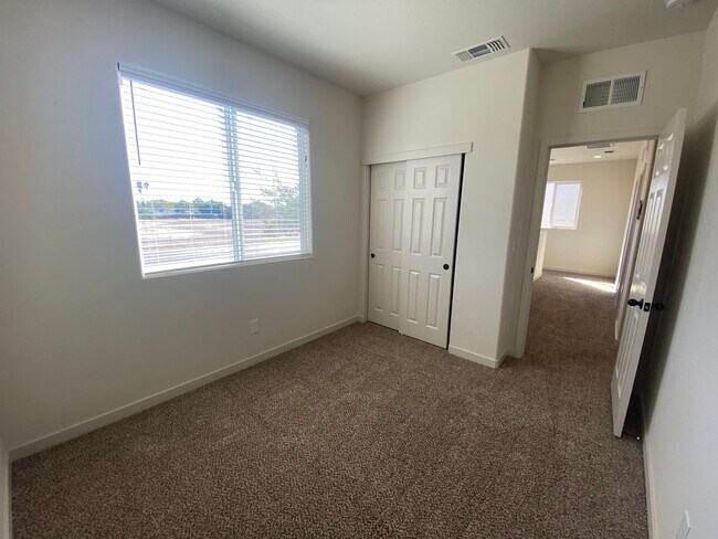 Building Photo - Newer Construction! 3 bedroom 2.5 Bathroom Home in a Gated Community