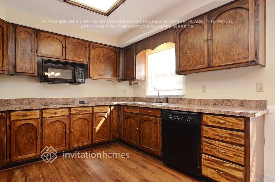 Building Photo - 6212 Shallowford Way