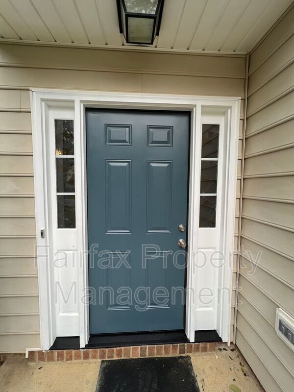 Building Photo - 201 Ridge Lake Dr