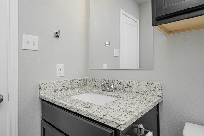 Building Photo - 602 Hollyhock Dr