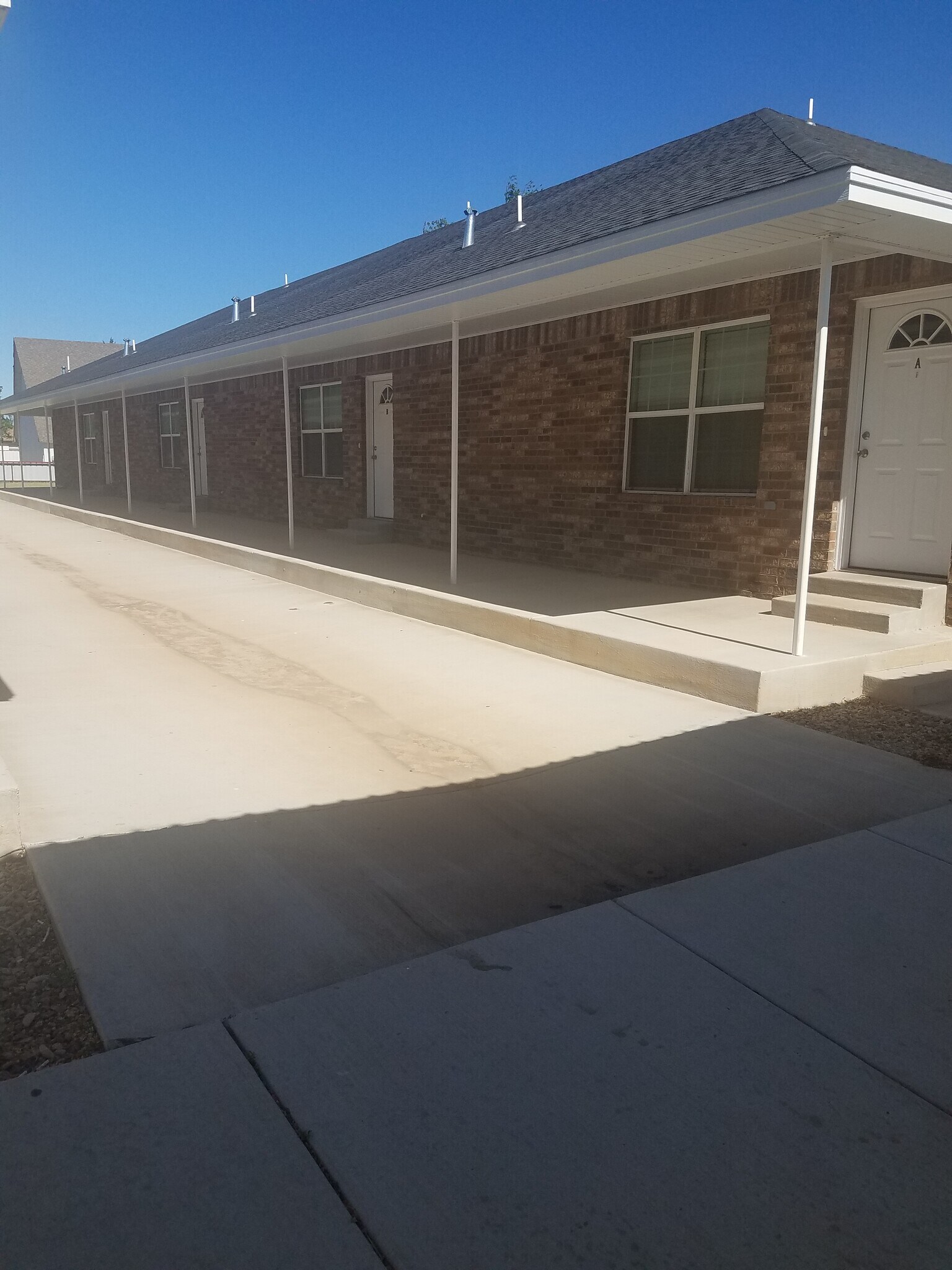 Building Photo - 1618 S Ave G Ave