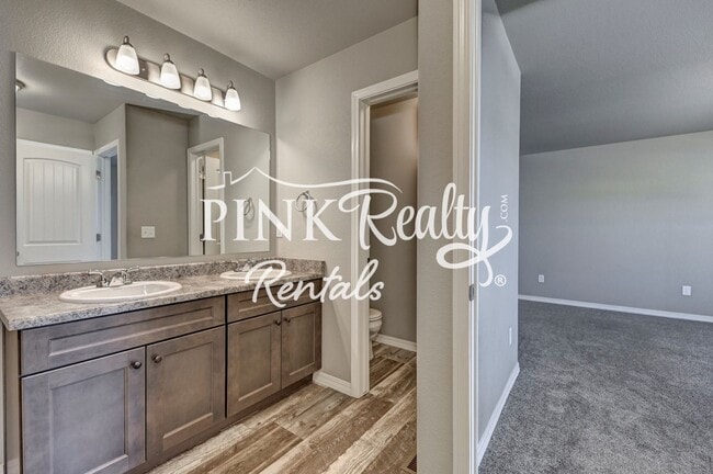 Building Photo - 10627 Hidden Pr Pkwy