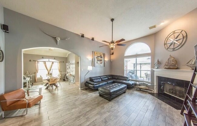 Building Photo - 814 N Elder Grove Dr
