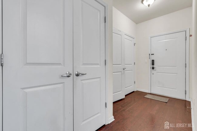 Building Photo - 731 Strassle Wy