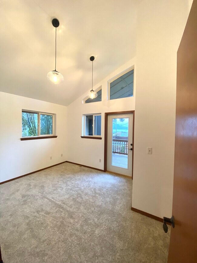 Building Photo - 17060 WA-106