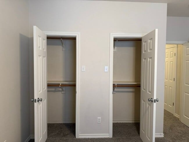 Building Photo - Living Just Blocks from Baylor University