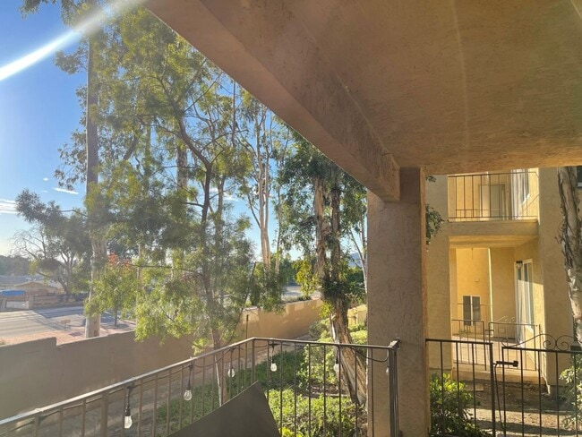 Building Photo - Located in the charming city of San Marcos This 2 bedroom 2 bathroom available on June