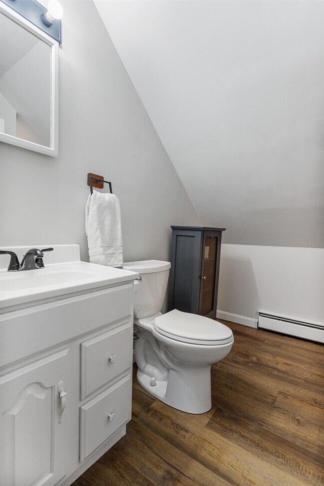 Building Photo - 33 Exeter Rd