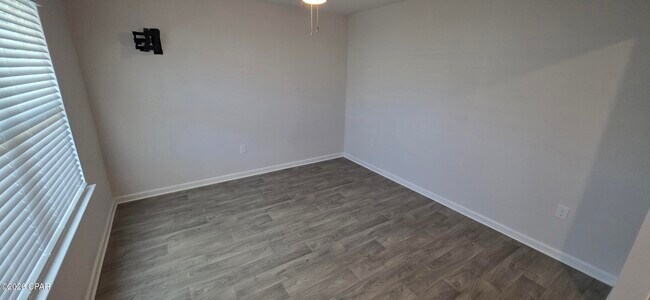 Building Photo - 3991 Silver Spur Rd