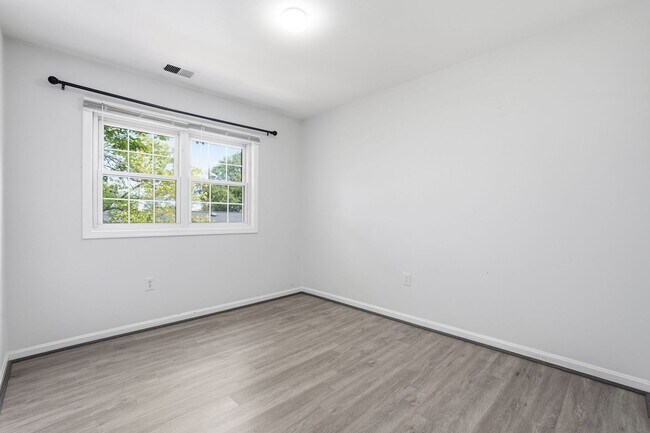 Building Photo - 9178 Laurelwood Ct
