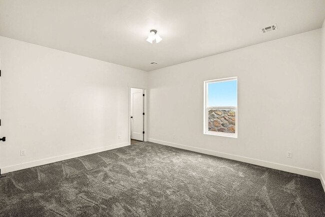 Building Photo - Single Family Home