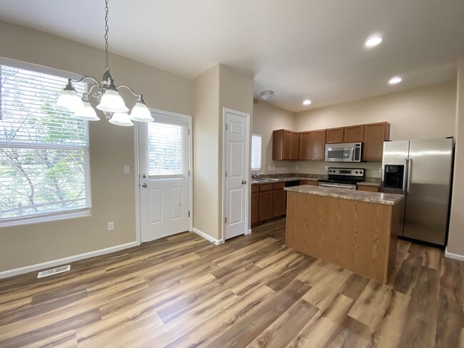 Building Photo - 7884 Sandy Springs Point
