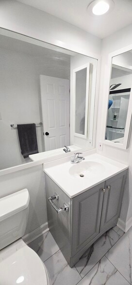 Building Photo - 8 Highlands Ct