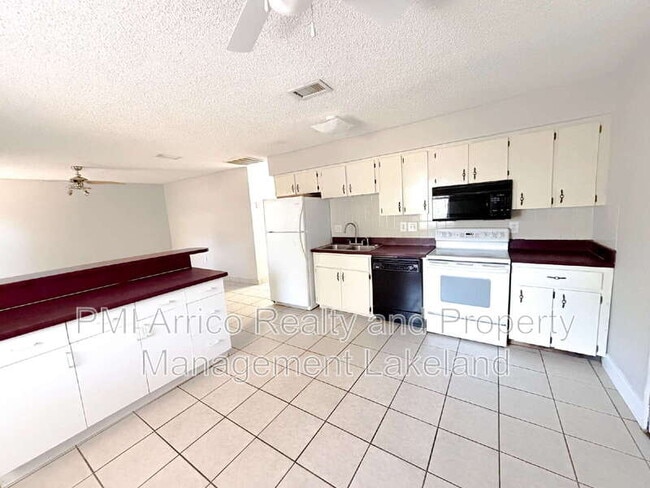 Building Photo - 670 Garden St