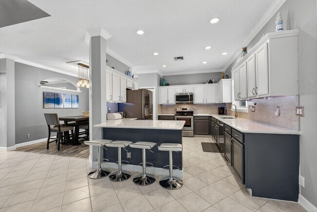 Building Photo - 3738 Old Lighthouse Cir