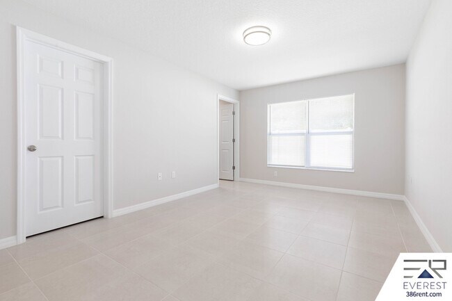 Building Photo - 30 Uniondale Pl