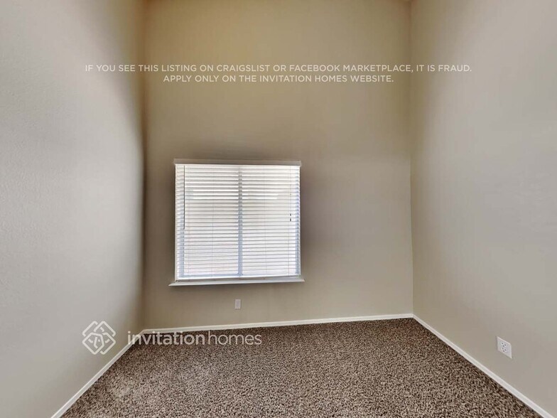 Building Photo - 1445 Castle Crest Dr