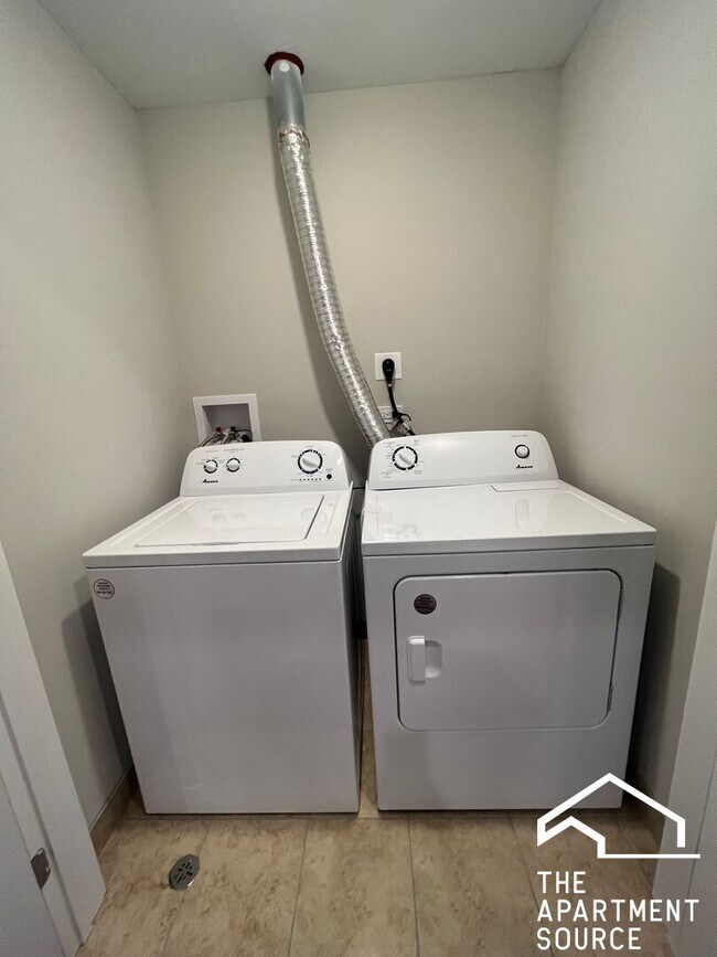 Building Photo - 4641 Malden St