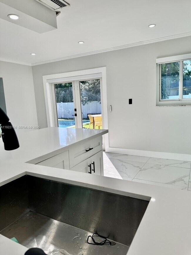 Building Photo - 4681 SW 26th Terrace