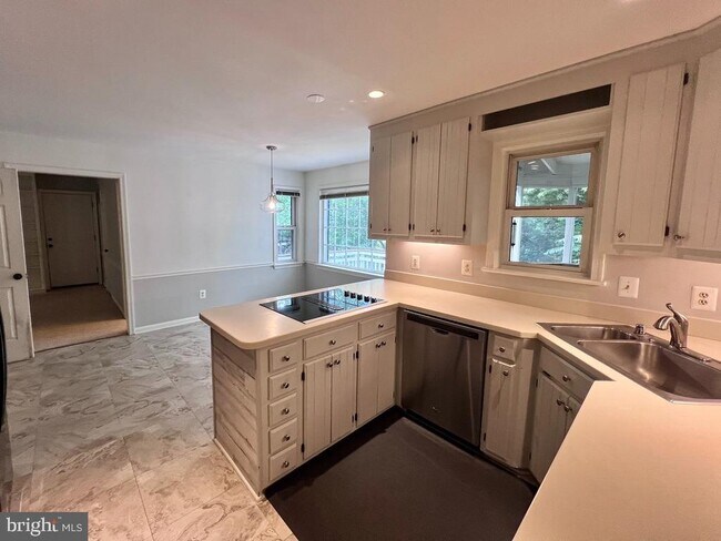 Building Photo - 9101 Streamview Ln