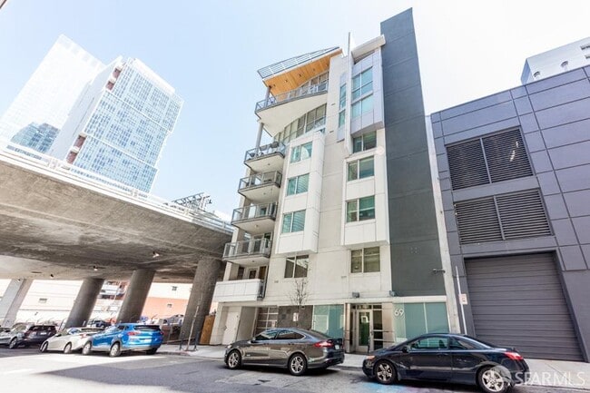 Building Photo - 69 Clementina St