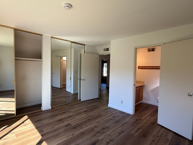 Building Photo - Sunnyvale home with central air and new LV...