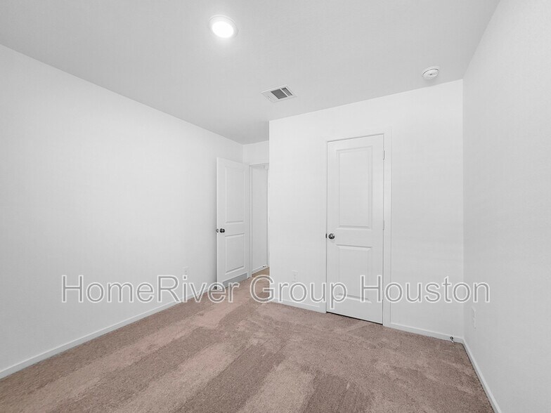 Building Photo - 16469 Blossom Grv Dr