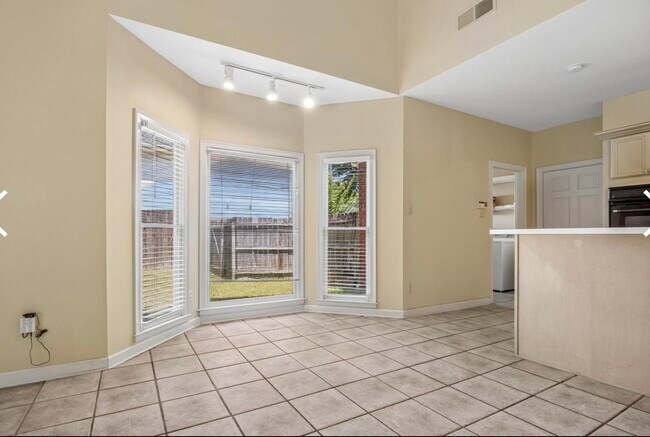 Building Photo - 2033 W Houston Way