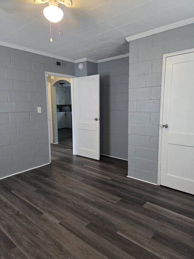 Building Photo - 8412 Shilling St