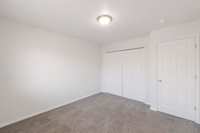 Building Photo - 1623-1623 W 800 N St