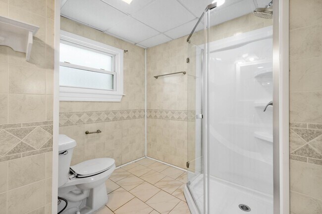 Building Photo - Beautiful 1 bedroom home with BONUS room in Natrona Heights available April 1!