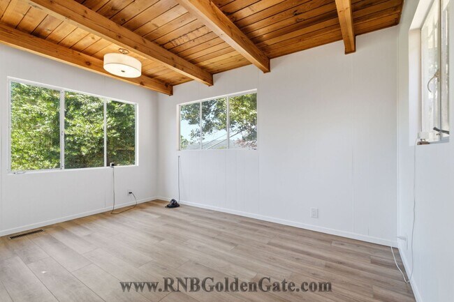 Building Photo - Newly Remodeled 3 Bedroom Home With Gorgeous Views For Rent!