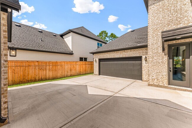 Building Photo - 1222 Crown Frst Dr