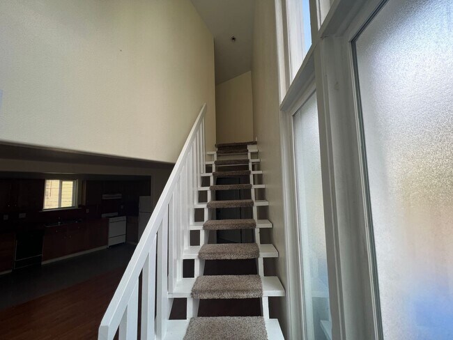 Building Photo - 685/A/1
