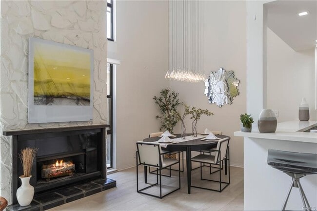 Building Photo - 1007 S Catalina Ave