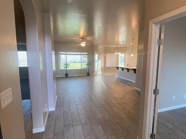Building Photo - Beautiful home