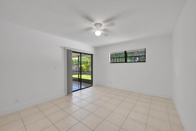 Building Photo - 498 NE 42nd St