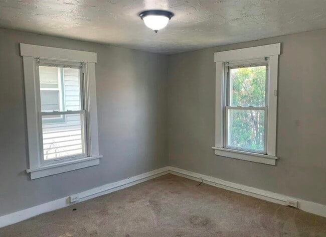 Building Photo - 1520 Bryan Ave SW