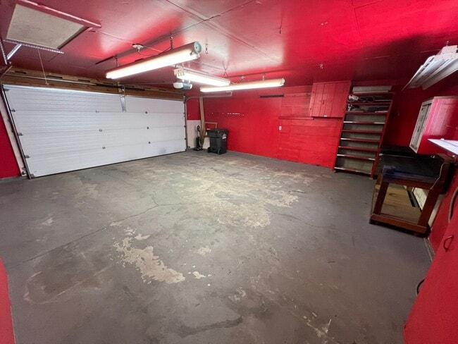 Building Photo - 1300 Riverview Rd