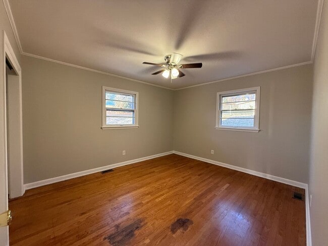 Building Photo - 3 Bedroom 1 Bathroom Home located in Greeneville, TN