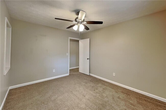 Building Photo - 1341 Rhododendron Dr NW