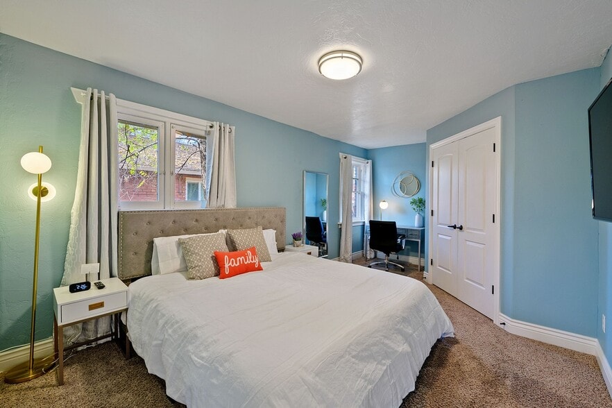 Building Photo - 980 E Bryan Ave