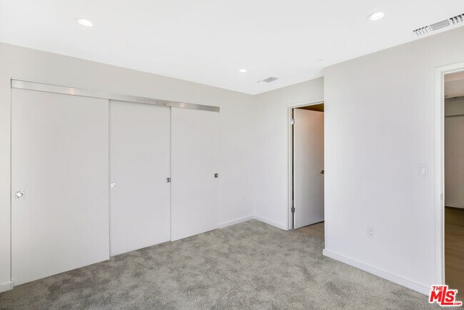 Building Photo - 28405 Via Acero St