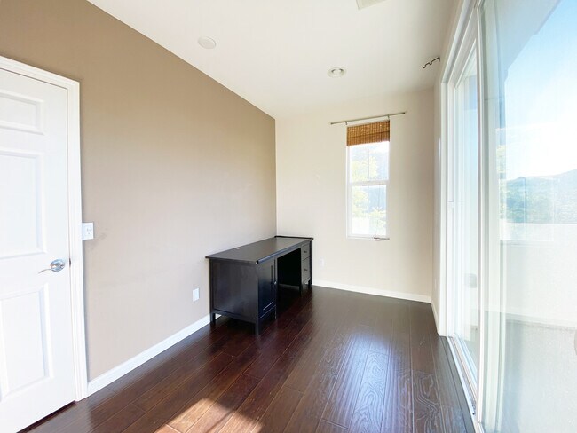 Building Photo - 2833 Alnwick Ave