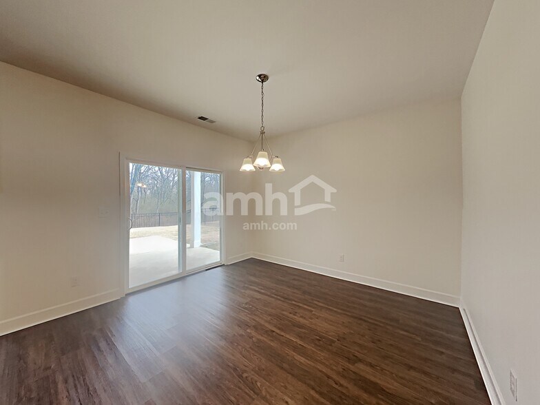 Building Photo - 4324 Longfellow Dr