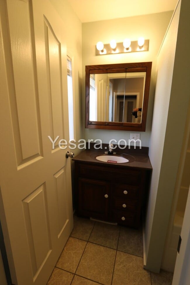 Building Photo - 2 Bedroom 1 Bath House