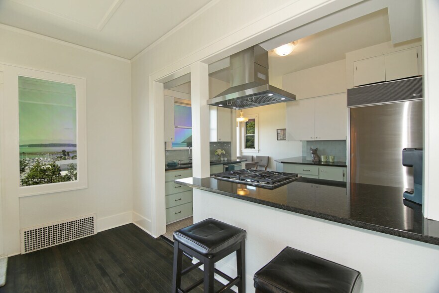 Building Photo - 1112 Grand Ave